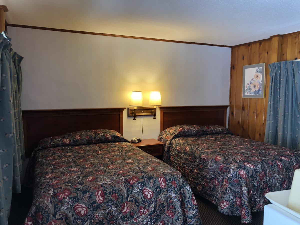 Sun N Snow Hotel Cadillac Exterior photo