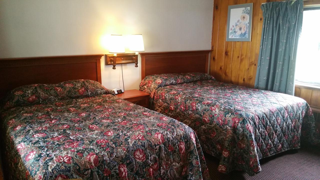Sun N Snow Hotel Cadillac Exterior photo